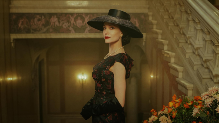 https://www.salarnews.in/public/uploads/images/newsimages/maannewsimage13082025_163557_angelina jolie.png
